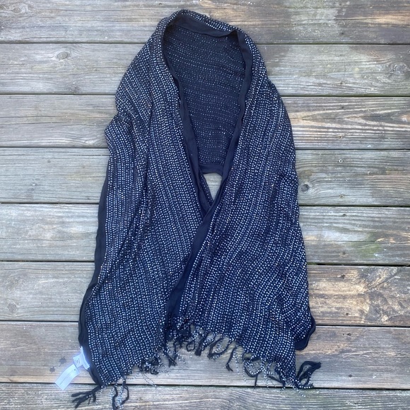 New York & Co black w/ silver sequin pashmina scarf wrap 100% Viscose - NWT - Picture 1 of 13